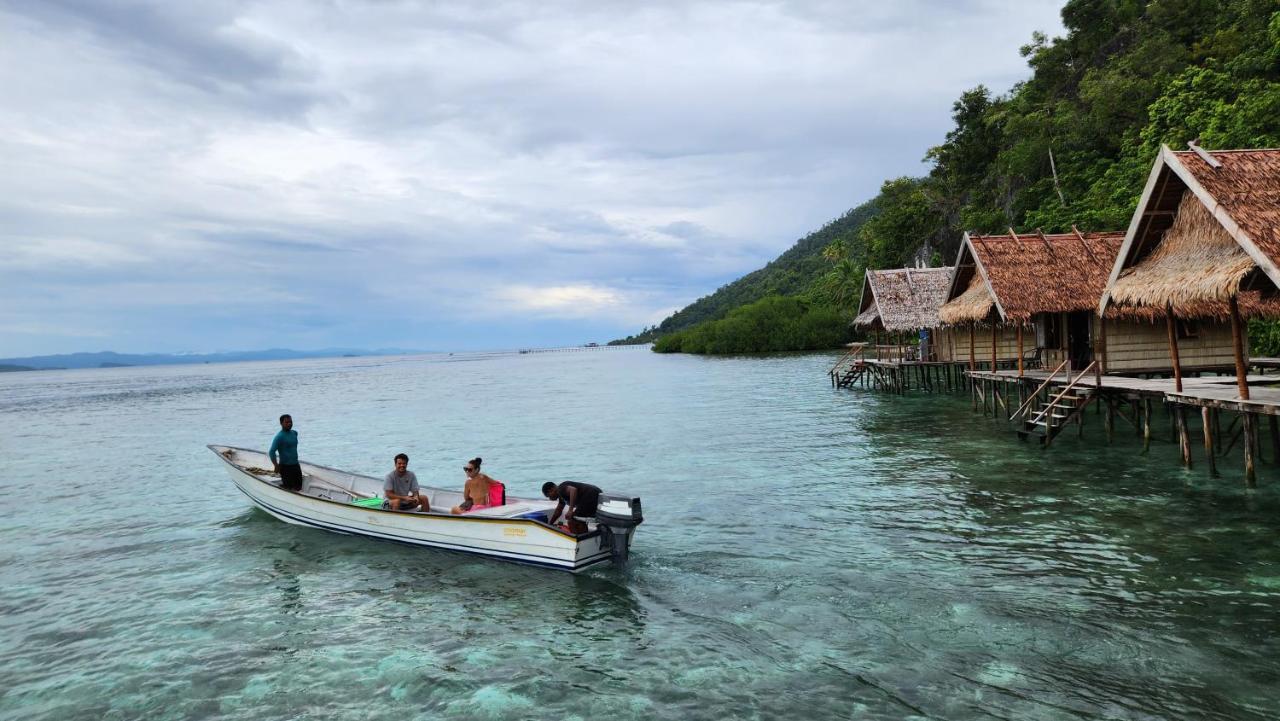 Terimakasih Homestay Pulau Mansuar Exterior foto