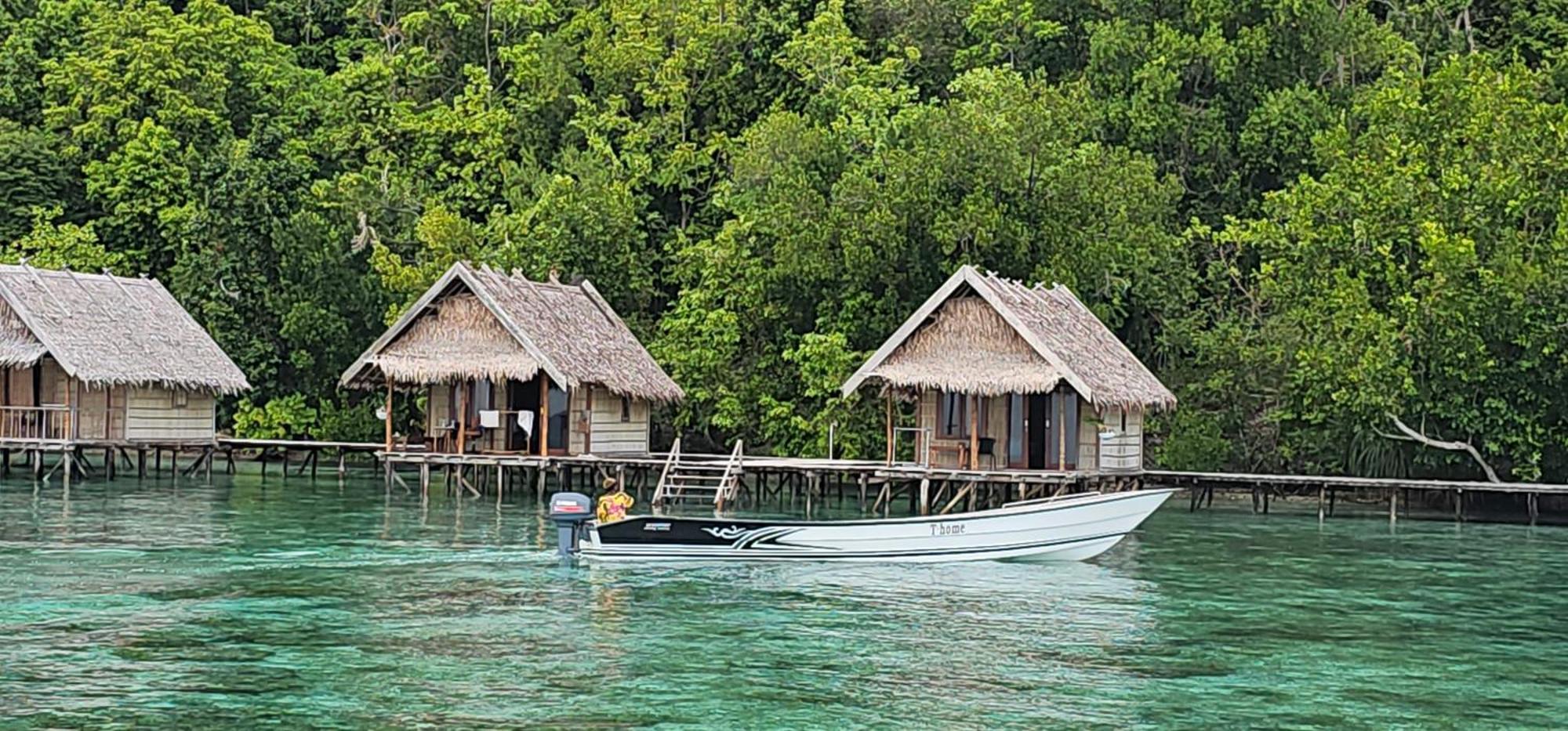 Terimakasih Homestay Pulau Mansuar Exterior foto